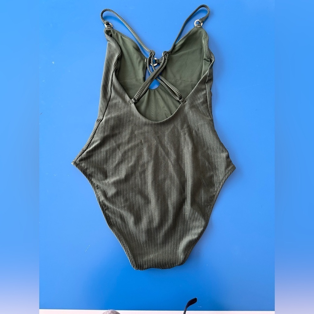 Aerie 1 piece Swimsuit. Like New Condition. Size XS - Picture 3 of 6